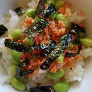 枝豆と鮭と海苔の混ぜご飯